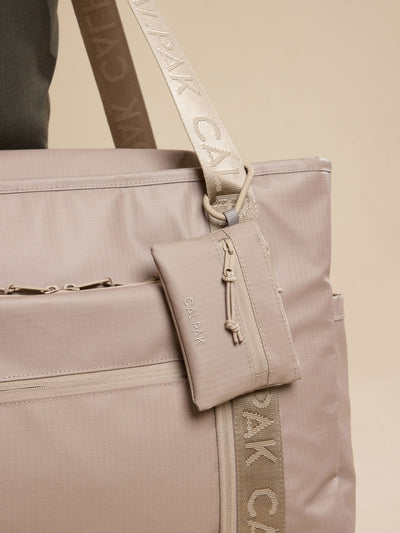 Terra Clippable Card Pouch